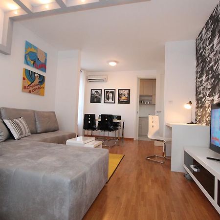 New Belgrade Apartment Neven, Parking 5 Evra Dan Bagian luar foto